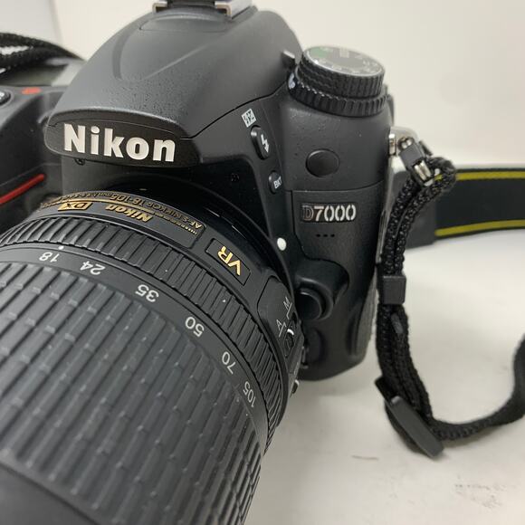 Nikon D7000 16.2 Megapixel Digital SLR Camera W/18-105mm Lens + Accessories - Picture 5 of 14